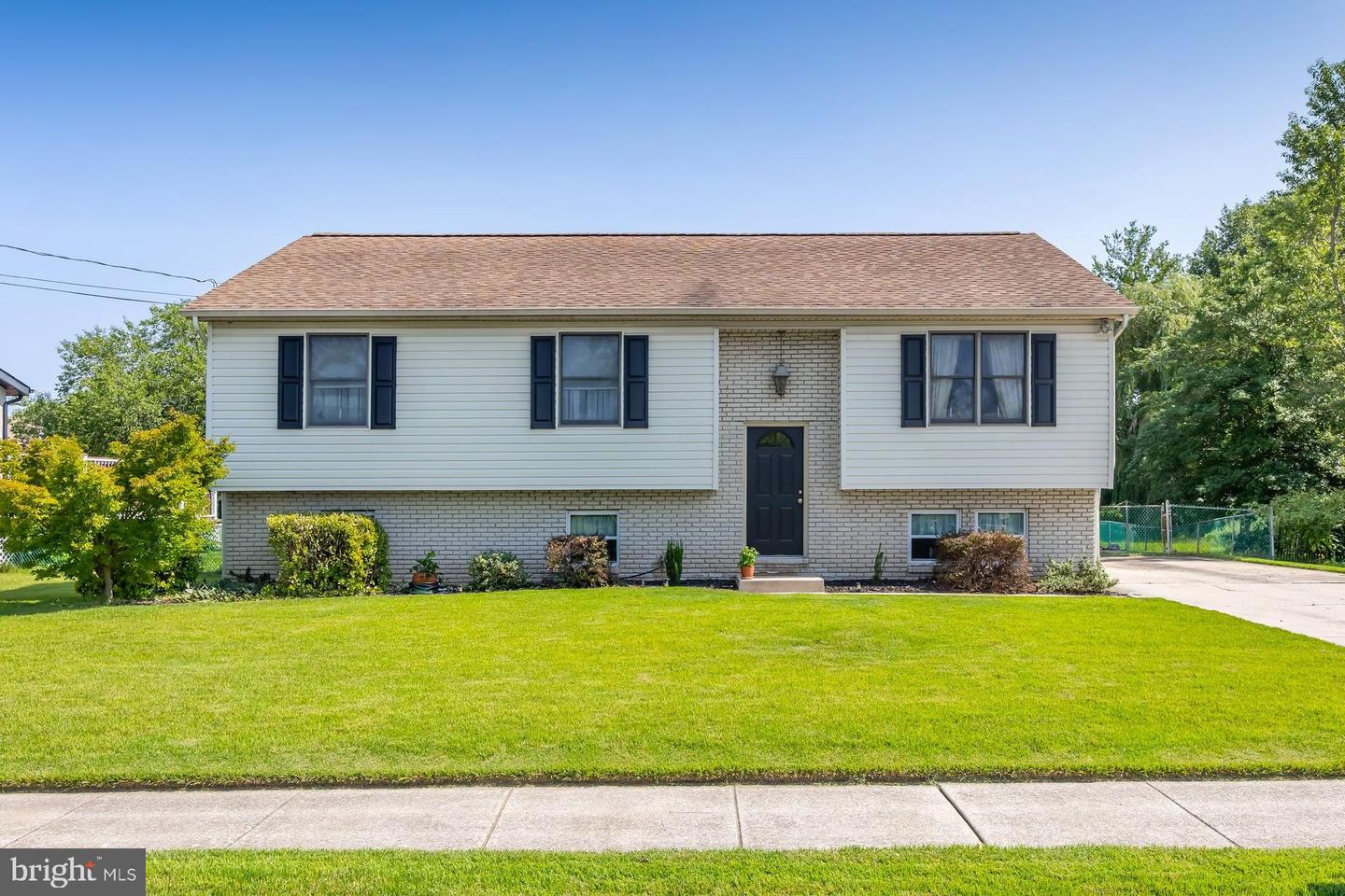 747 WILLOW DR