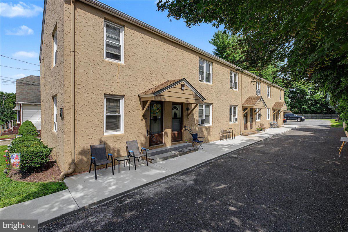 56 Linwood Ave Property Photo 3