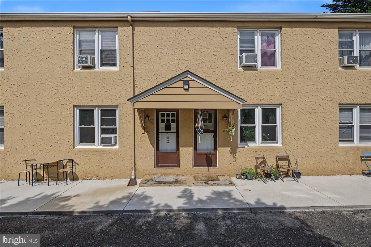 56 Linwood Ave Property Photo 13
