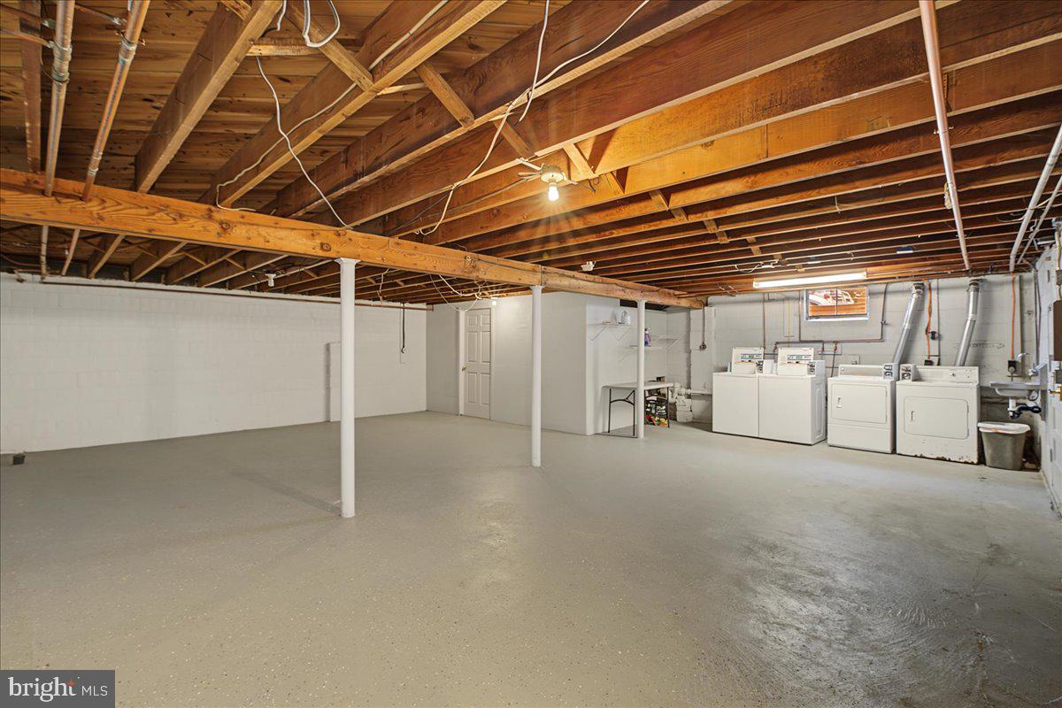 56 Linwood Ave Property Photo 17