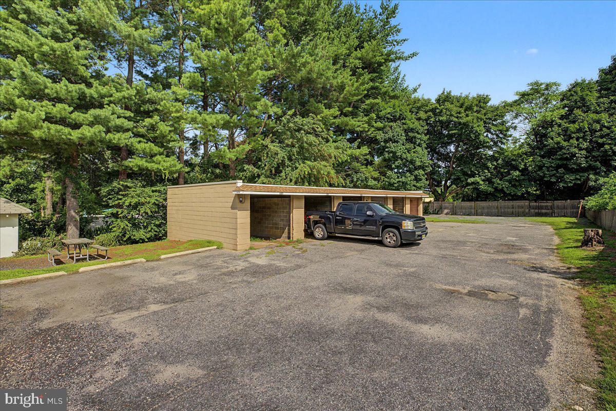 56 Linwood Ave Property Photo 18