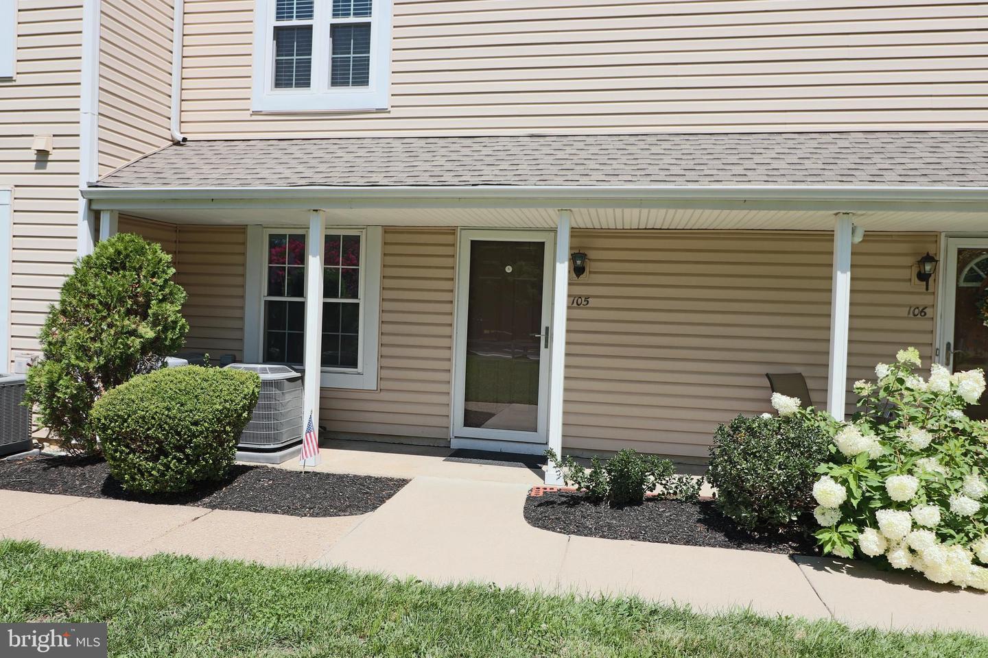 105 Devonshire Ct Property Photo 1