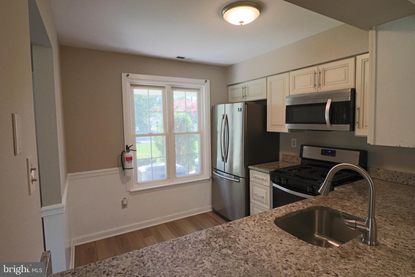 105 Devonshire Ct Property Photo 4