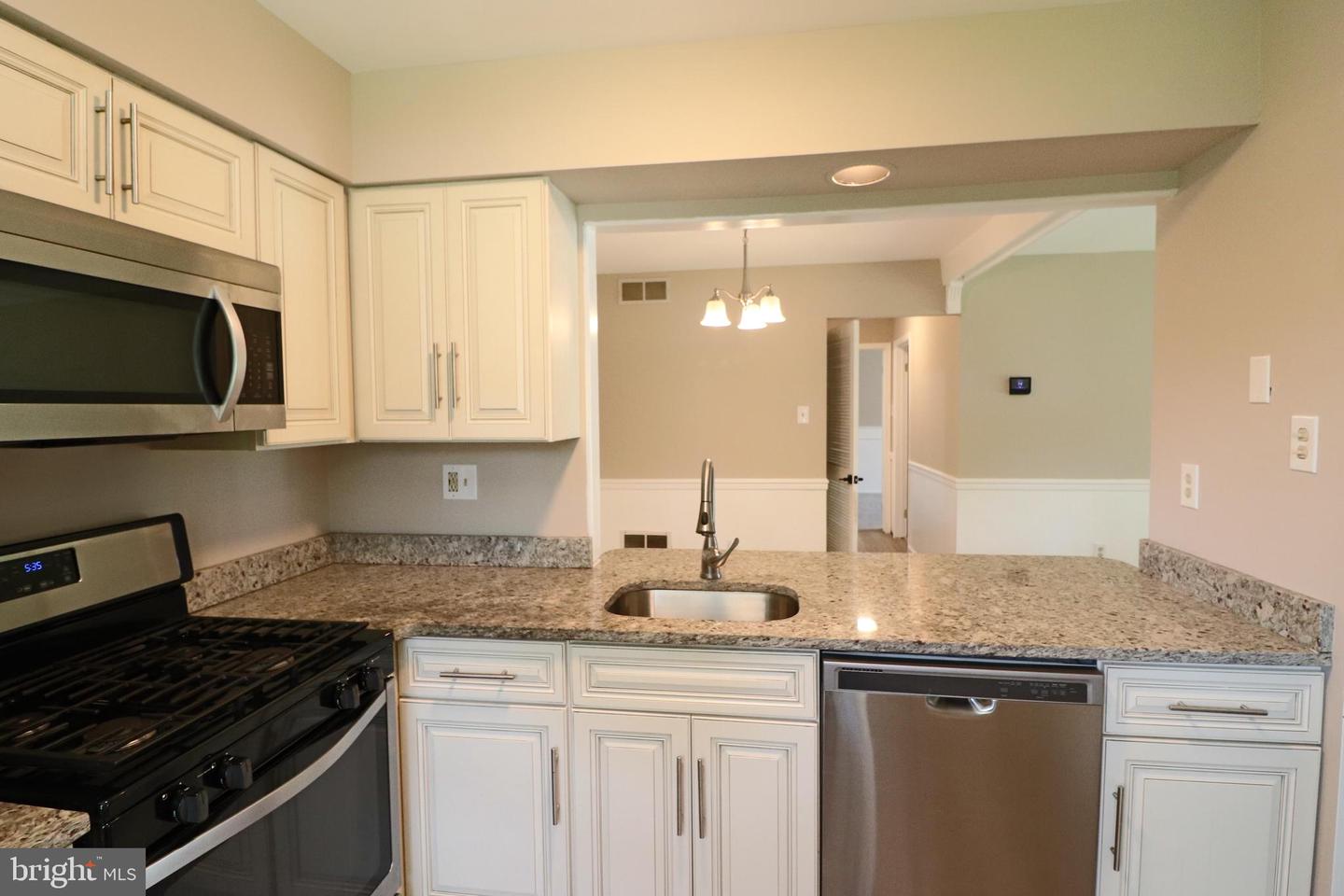 105 Devonshire Ct Property Photo 5