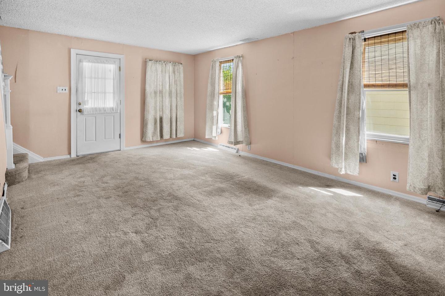 371 E Holly Ave Property Photo 3