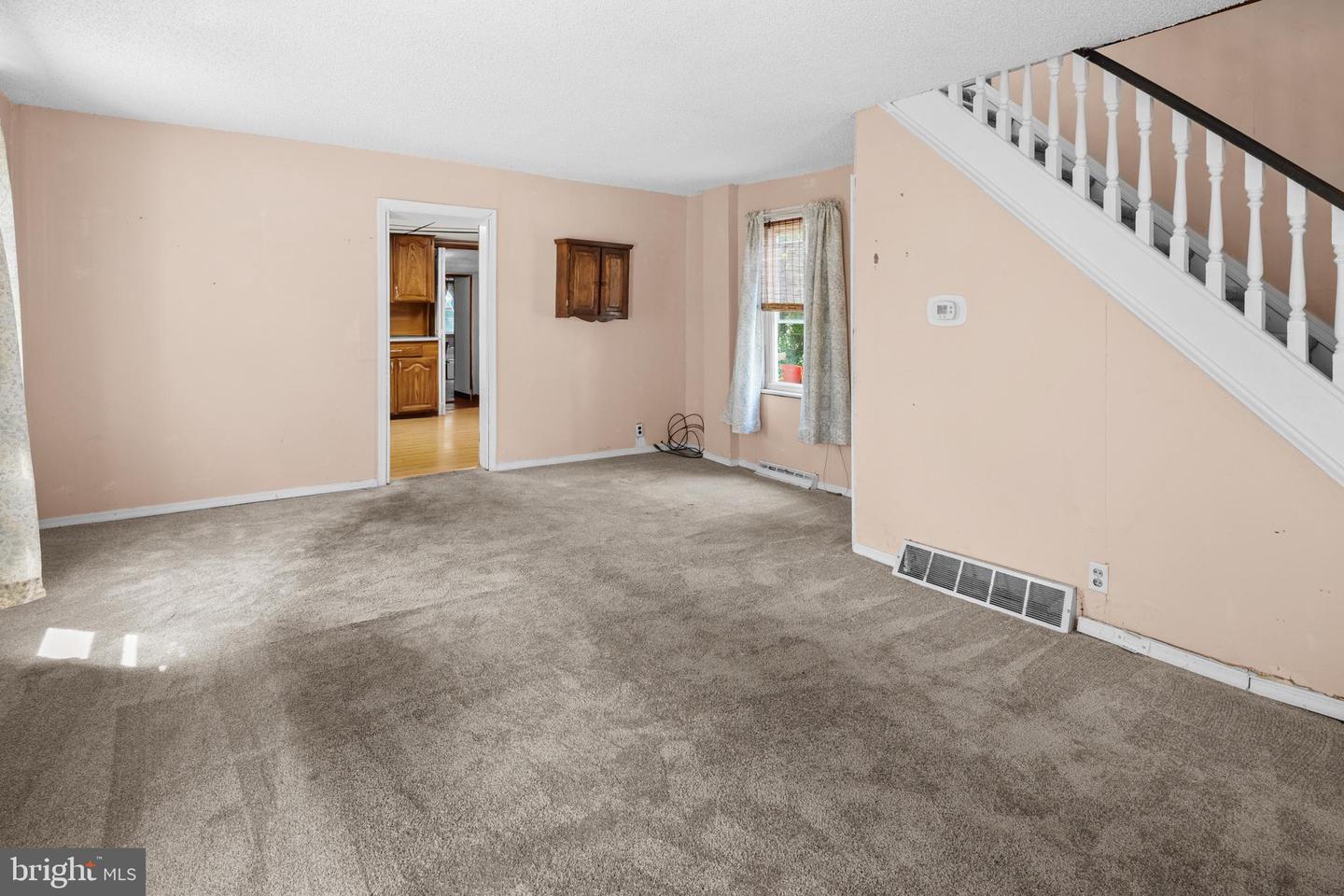 371 E Holly Ave Property Photo 4