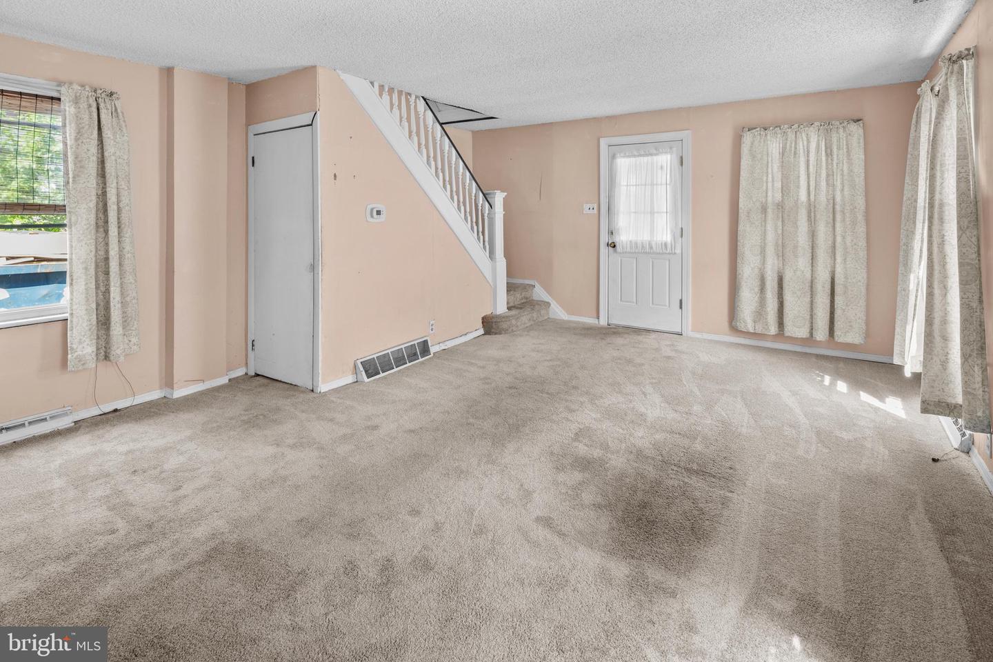 371 E Holly Ave Property Photo 5