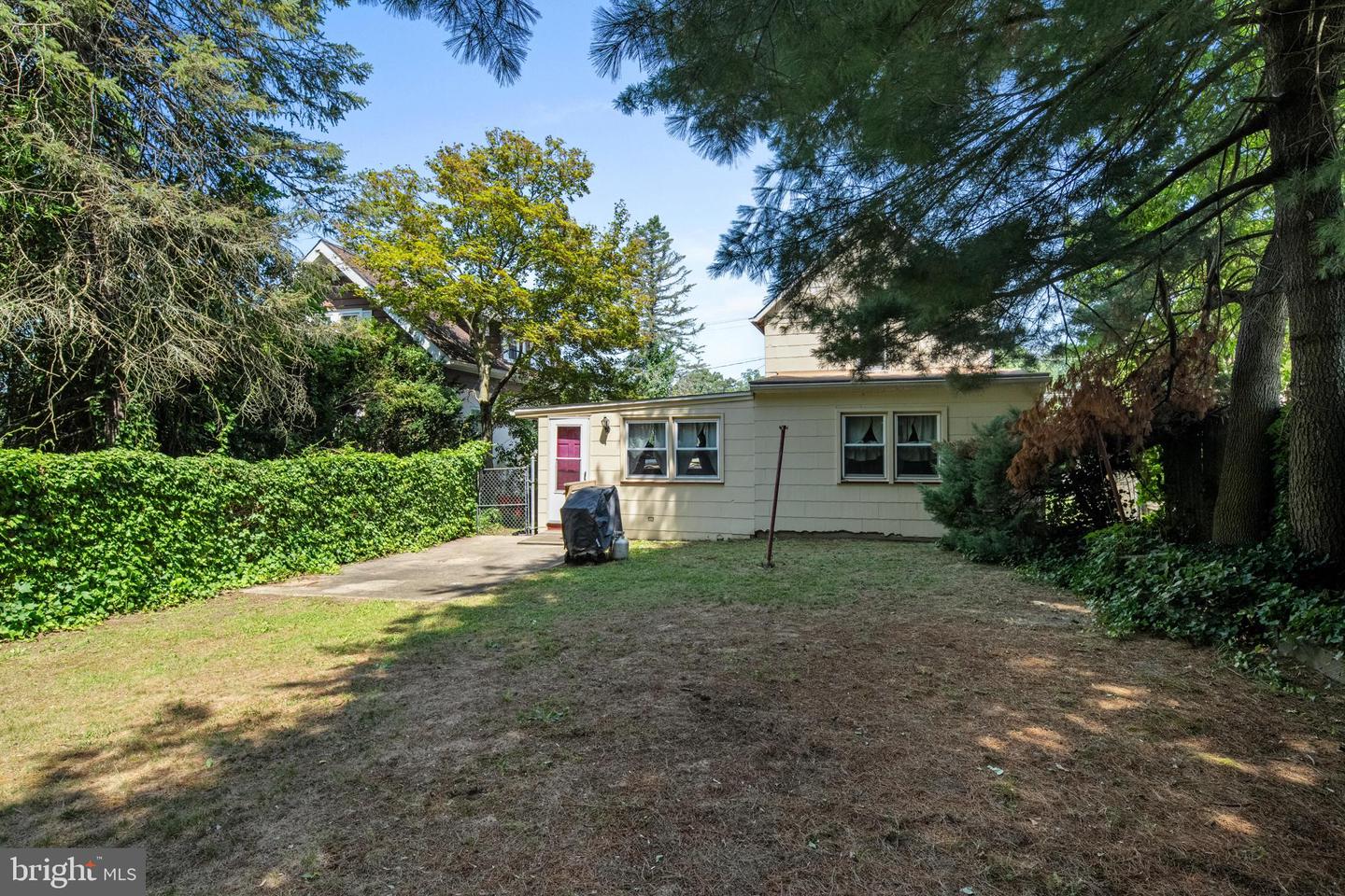 371 E Holly Ave Property Photo 18