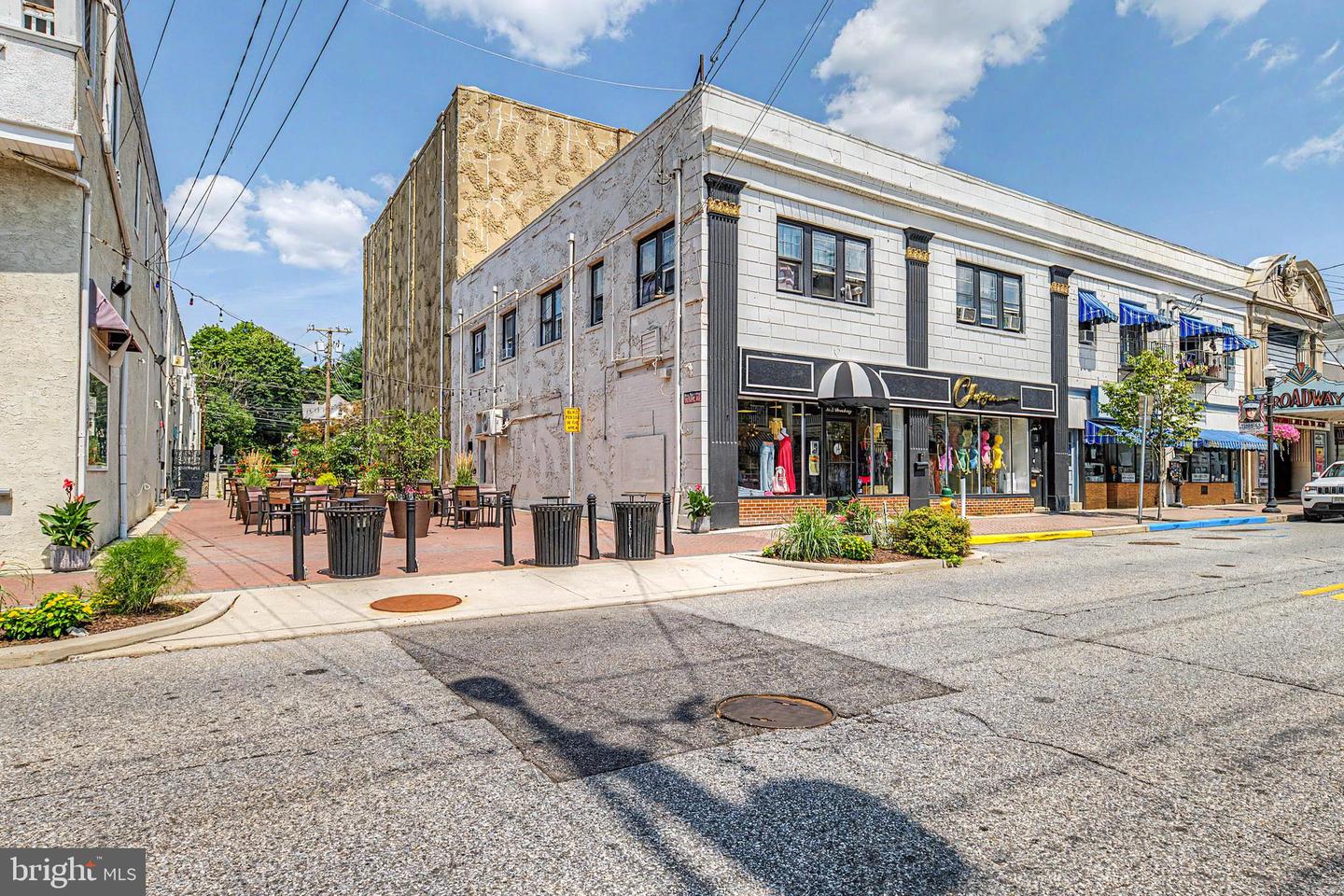 35-37 S Broadway Property Photo 3