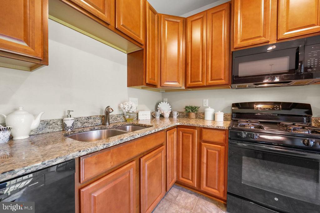 1607 Exposition Dr Property Photo 2