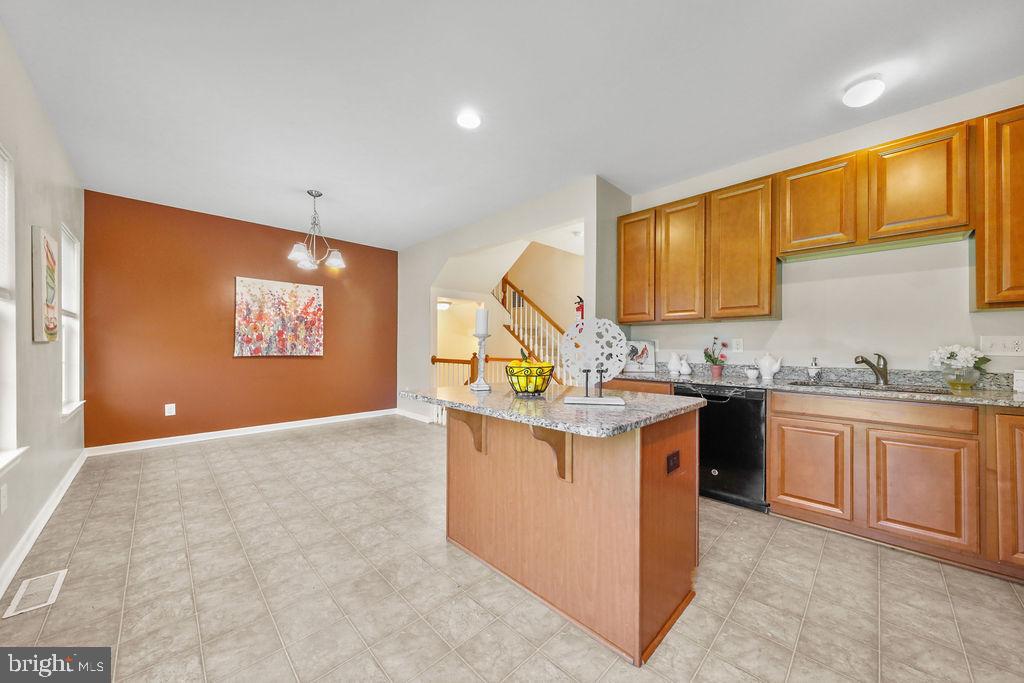 1607 Exposition Dr Property Photo 4