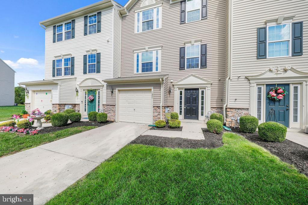 1607 Exposition Dr Property Photo 5