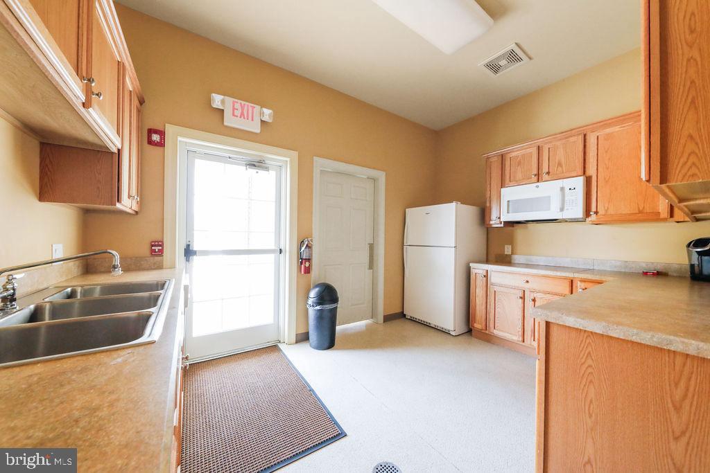 1607 Exposition Dr Property Photo 35