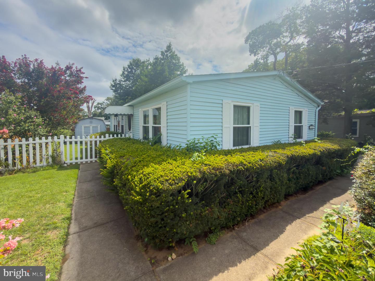 462 Harrison Ave Property Photo 2