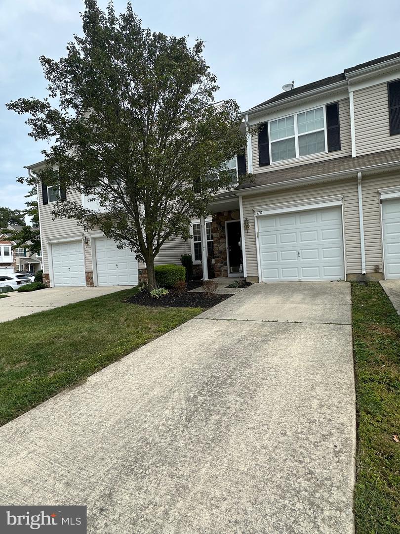 110 SANSOM LN Property Photo 1