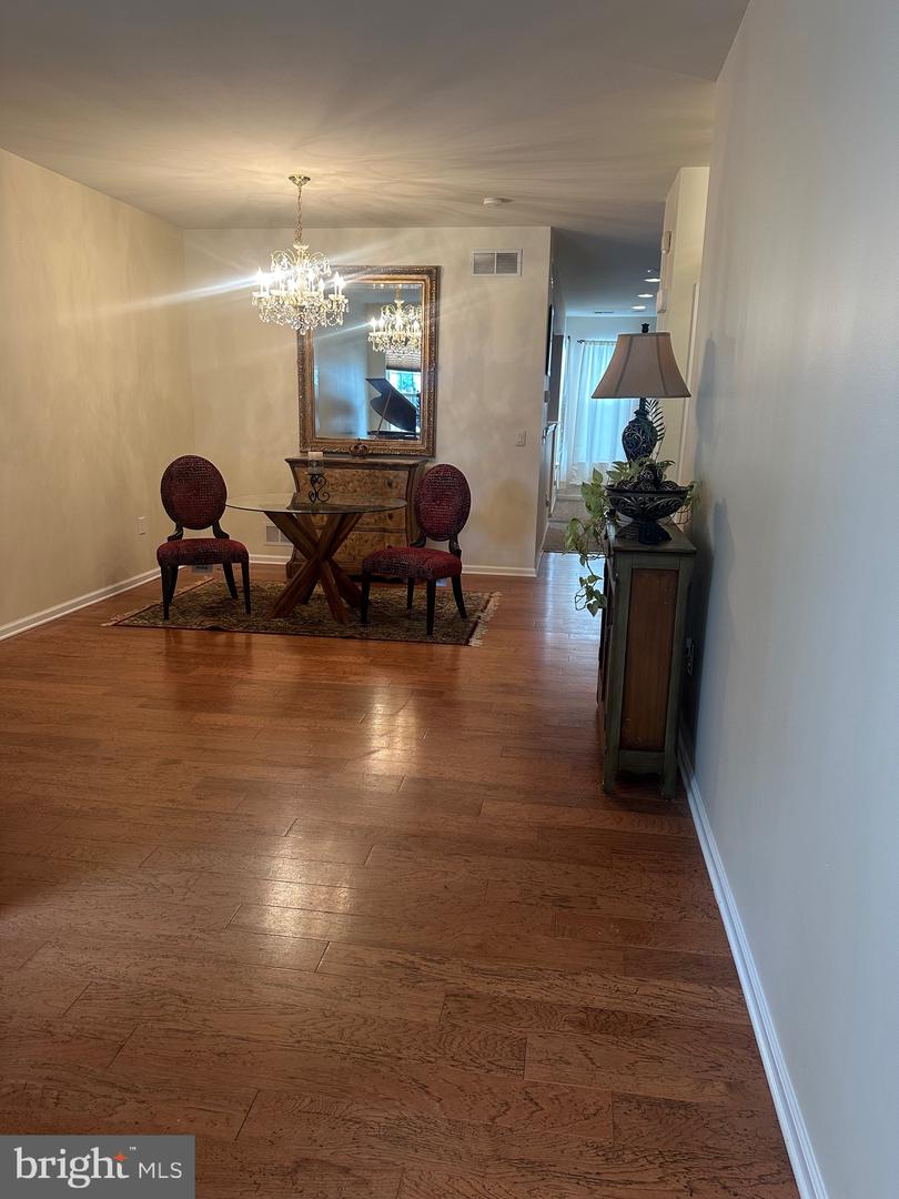 110 Sansom Ln Property Photo 3