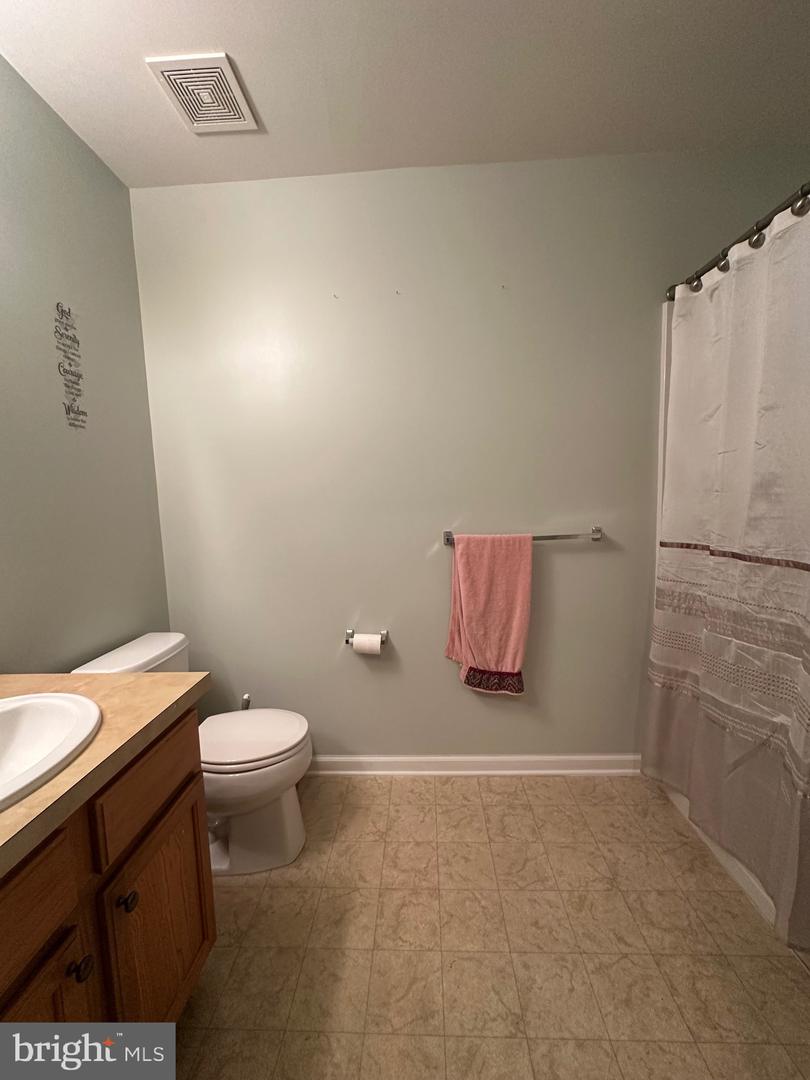 110 Sansom Ln Property Photo 8