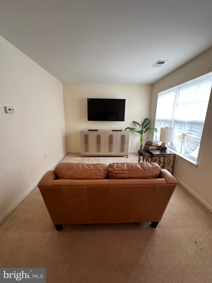 110 Sansom Ln Property Photo 10
