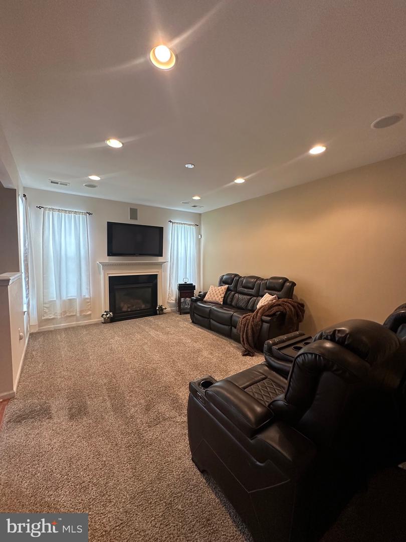 110 Sansom Ln Property Photo 13