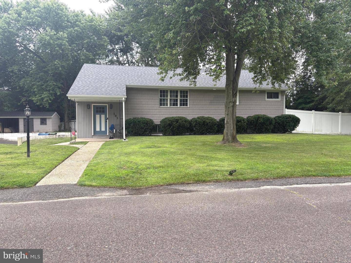 105 Ledden Ln Property Photo 1