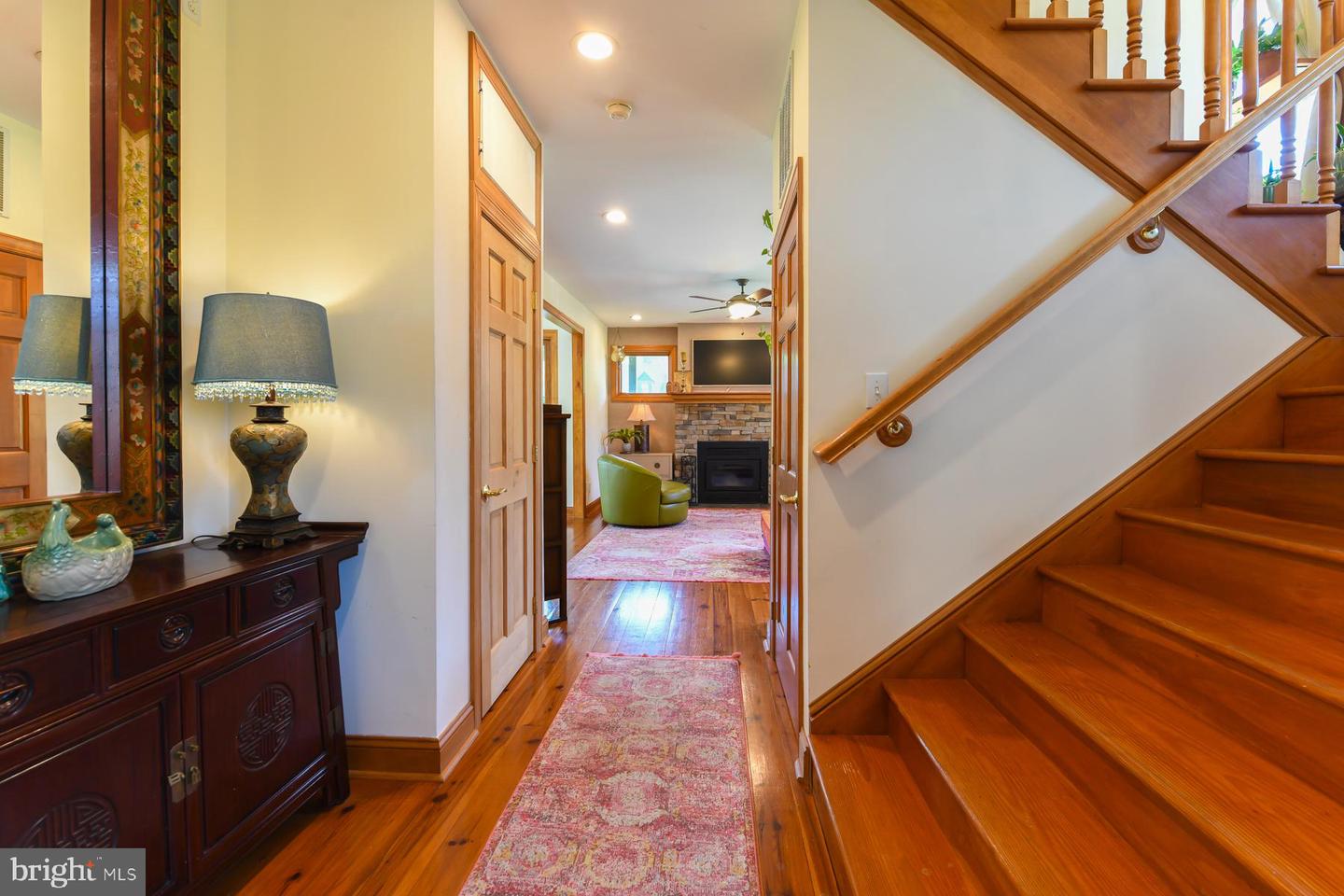 307 E Buttonwood St Property Photo 4