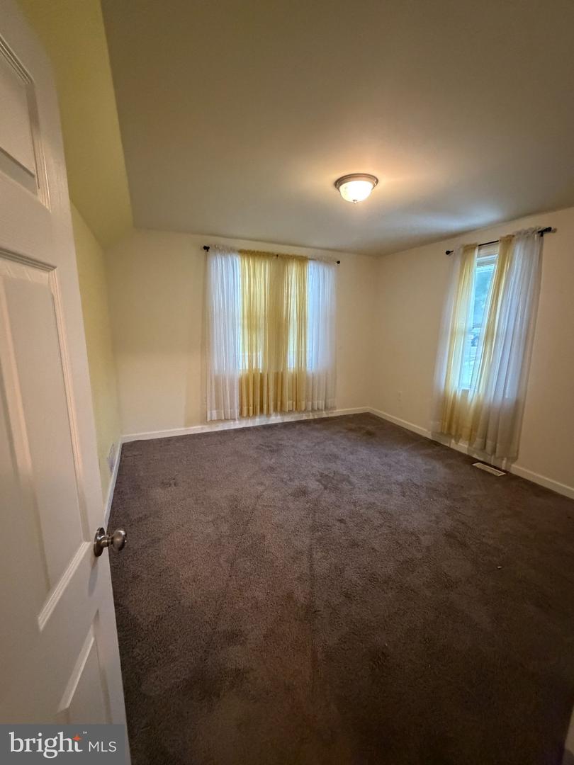 594 E Holly Ave Property Photo 6