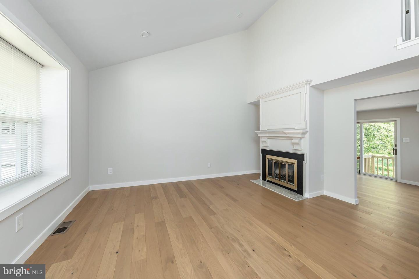 228 Leona Ct Property Photo 7
