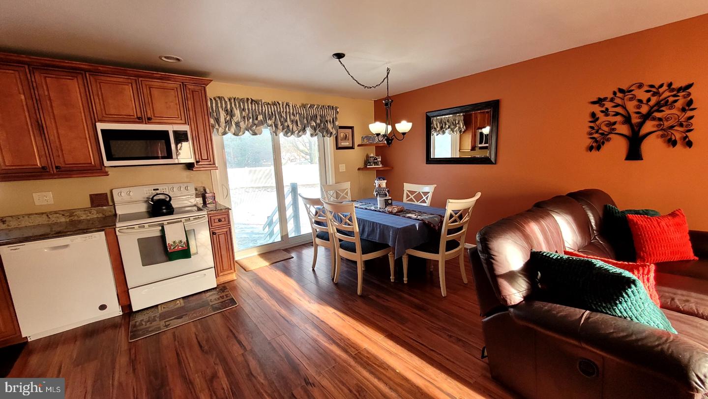3 Lauffer Ln Property Photo 3