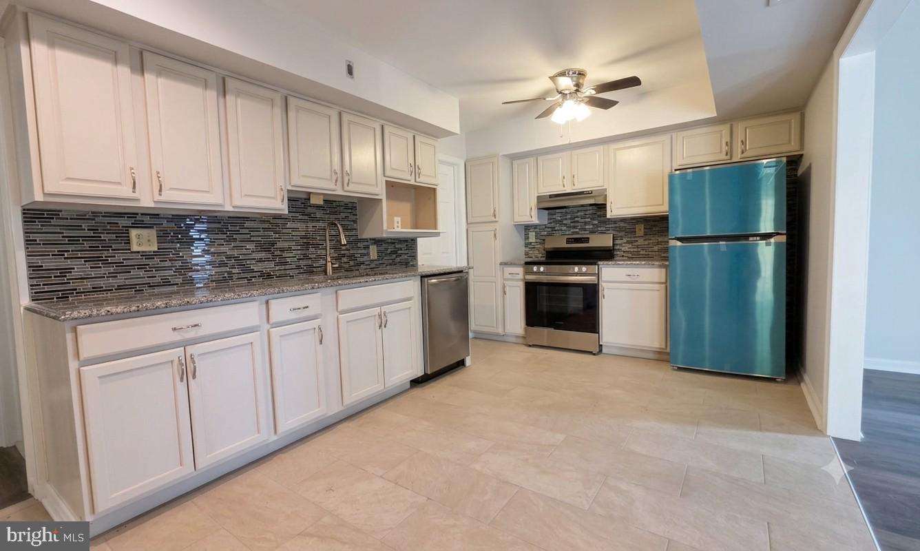 29 Fomalhaut Ave Property Photo 6