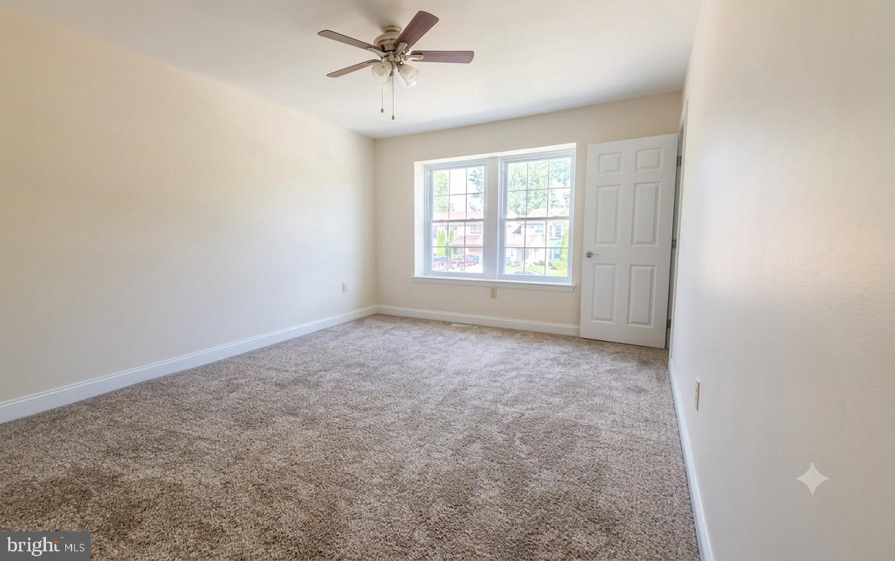 29 Fomalhaut Ave Property Photo 11