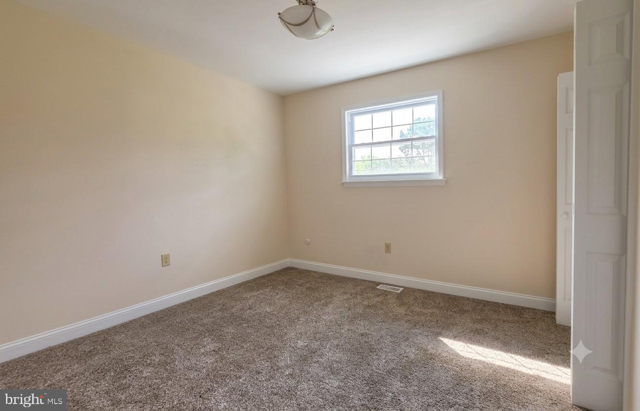 29 Fomalhaut Ave Property Photo 14
