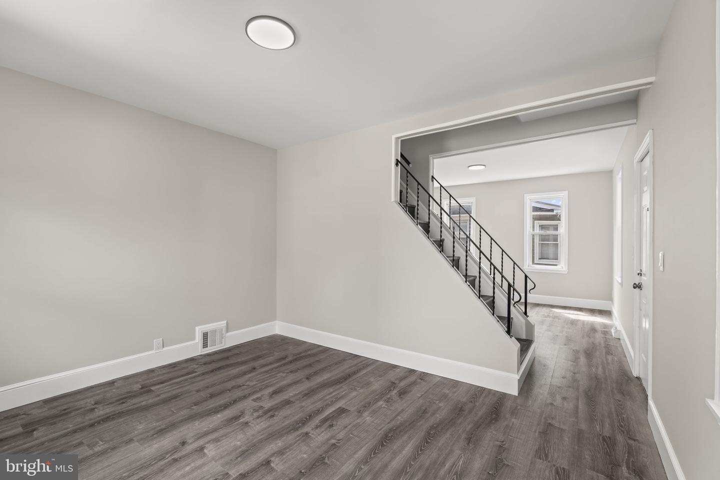 213 Chestnut St Property Photo 4