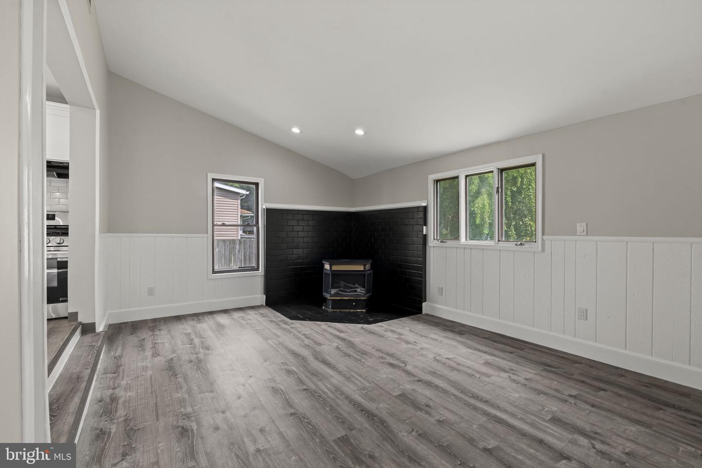 213 Chestnut St Property Photo 10