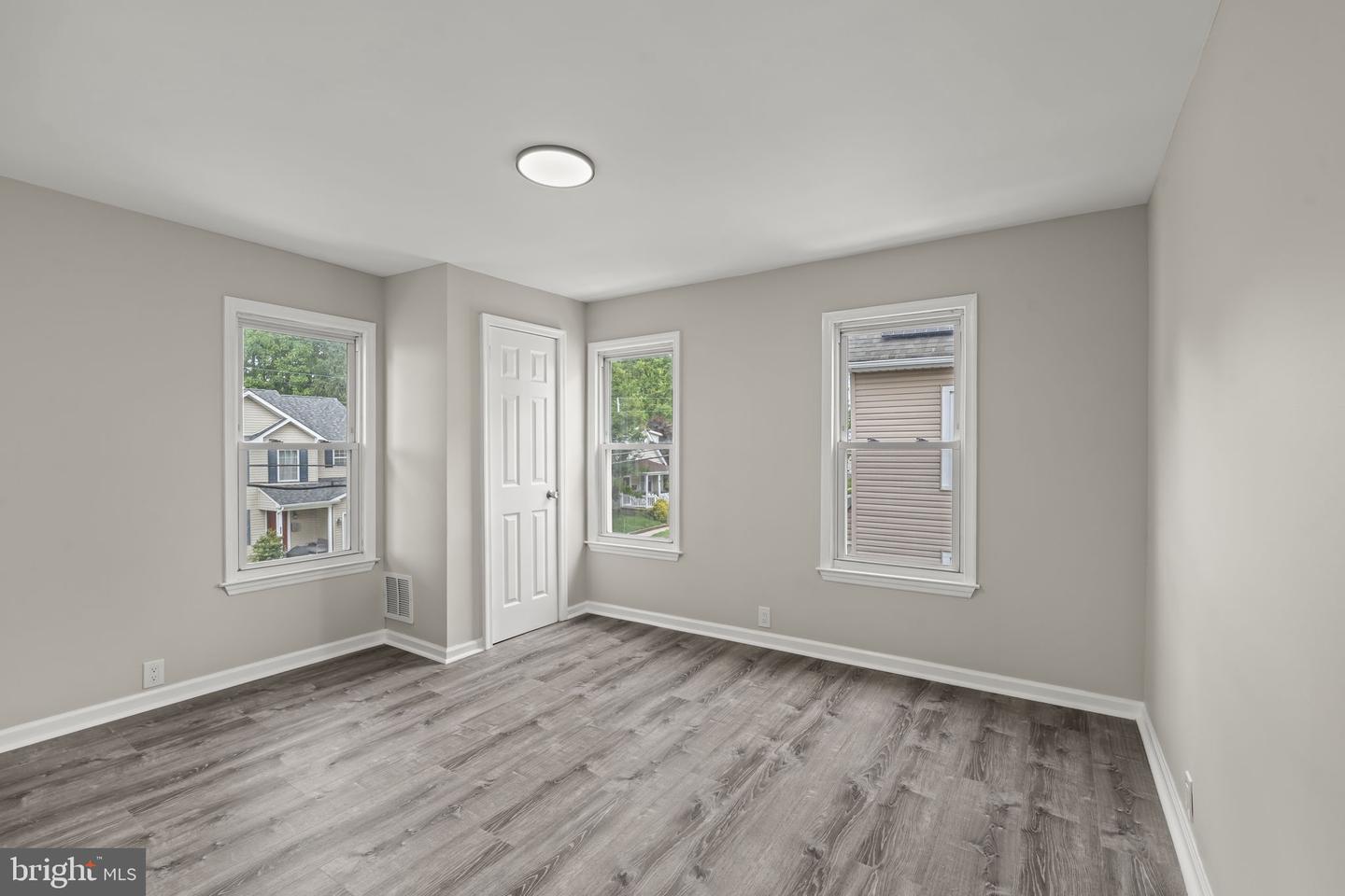 213 Chestnut St Property Photo 12