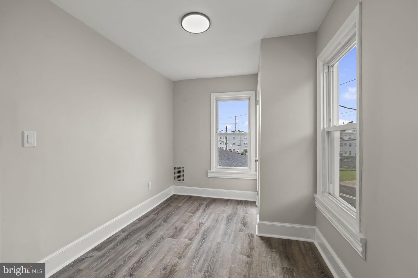 213 Chestnut St Property Photo 14