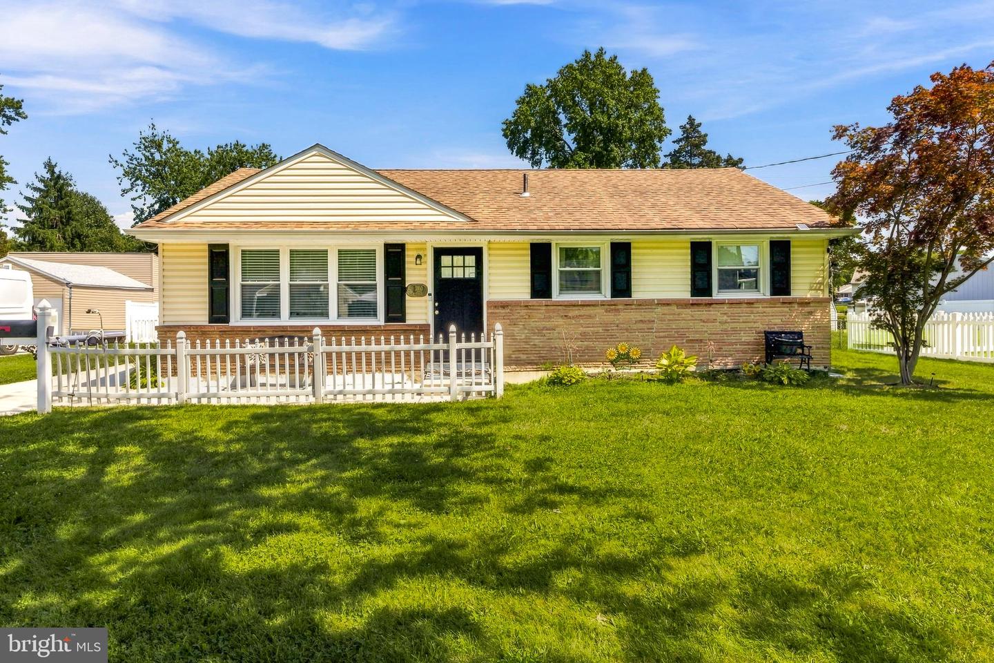 1160 LEWIS TER Property Photo 1