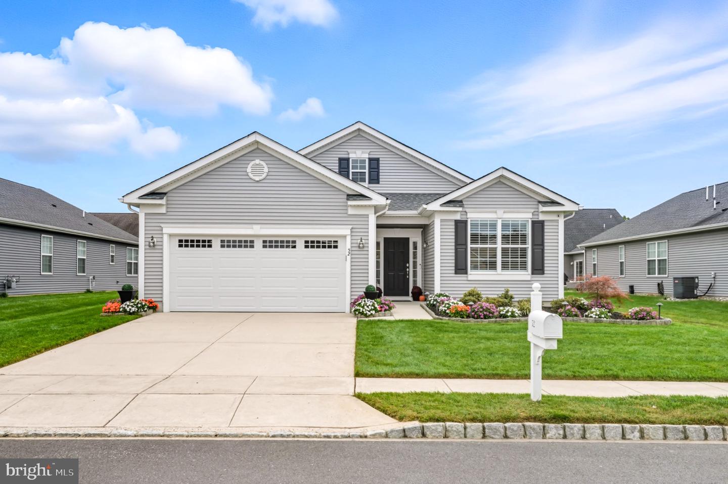 52 KIPPEN DR
