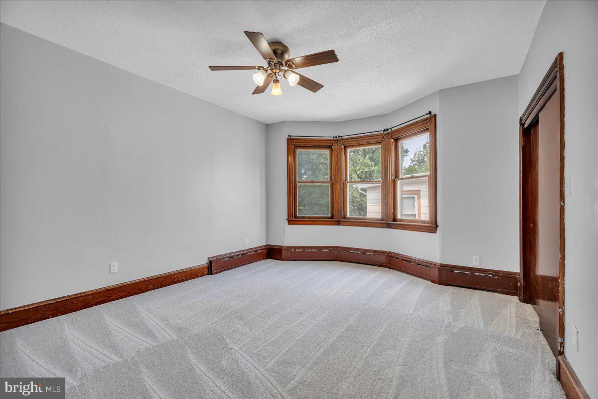 519 Park Ave Property Photo 15