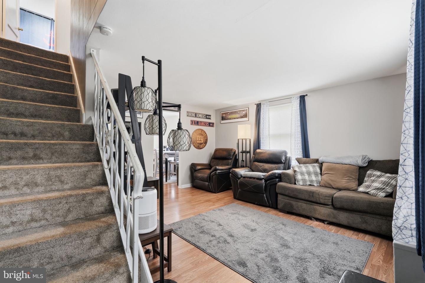 154 High Property Photo 3