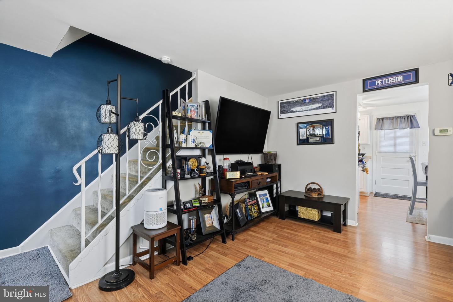 154 High Property Photo 6