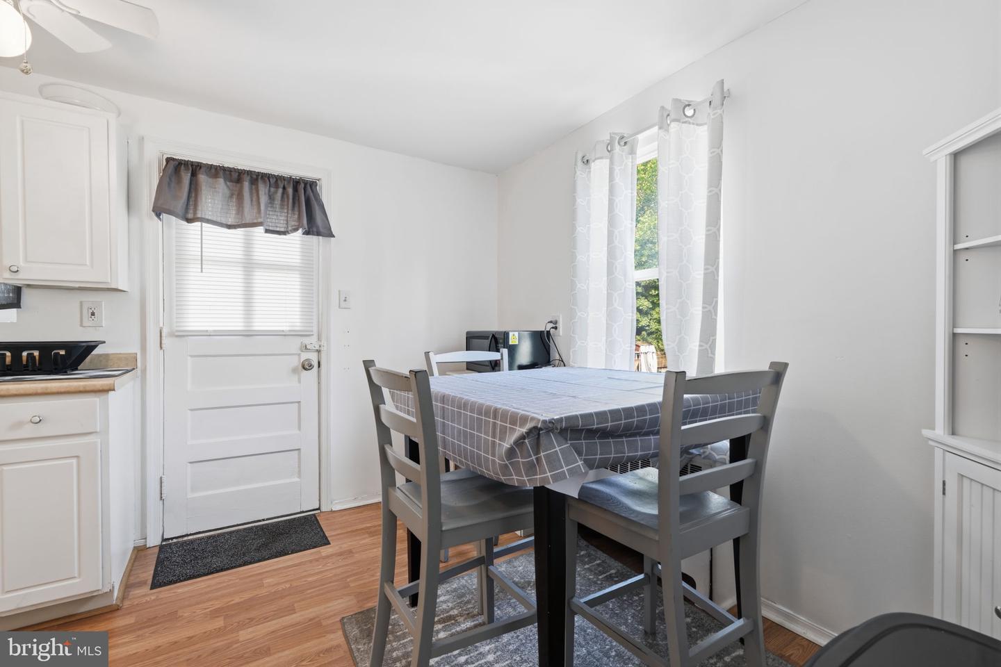 154 High Property Photo 7