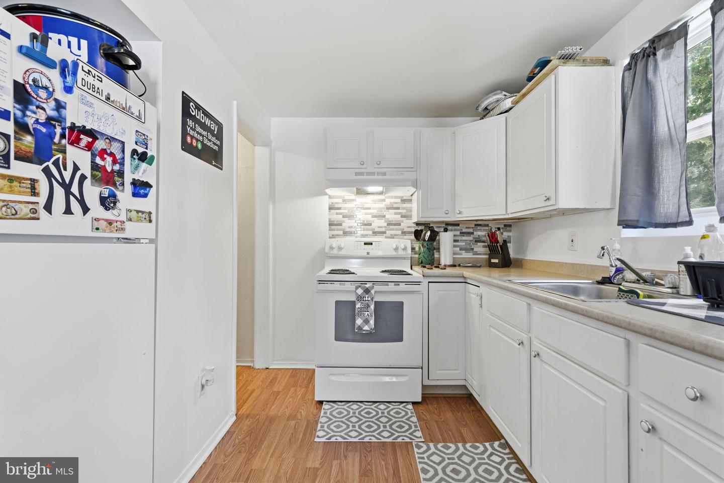 154 High Property Photo 8
