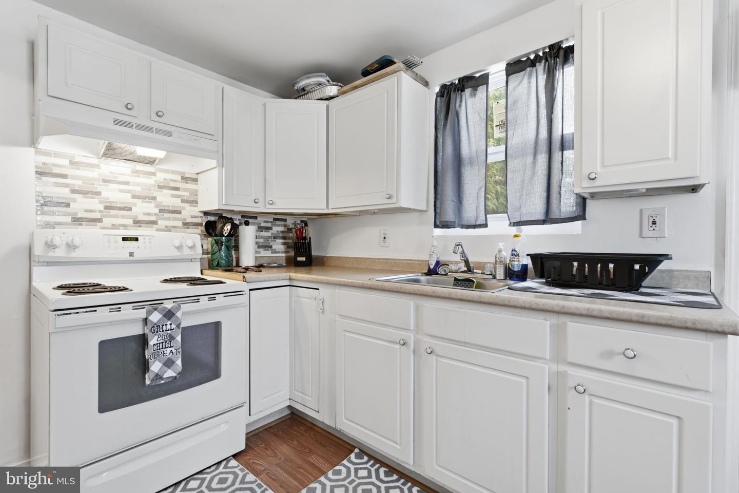 154 High Property Photo 9