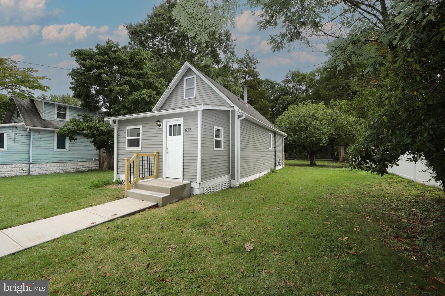 612 Oak Ave Property Photo 1