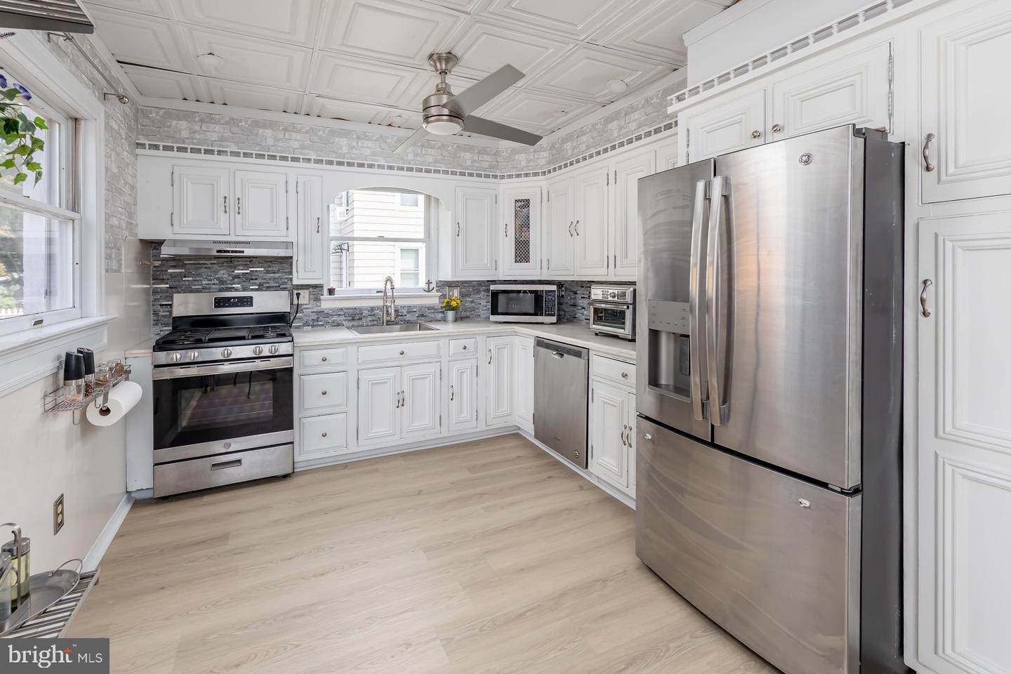 523 W Broad St Property Photo 18