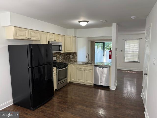 1042 Baywood Dr Property Photo 4