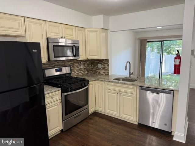 1042 Baywood Dr Property Photo 5