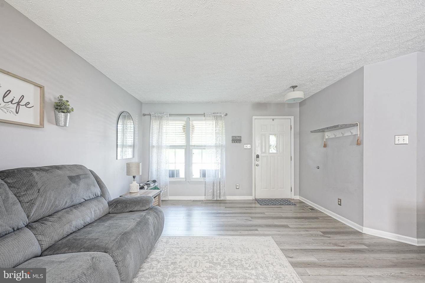 90 Hetton Ct Property Photo 6
