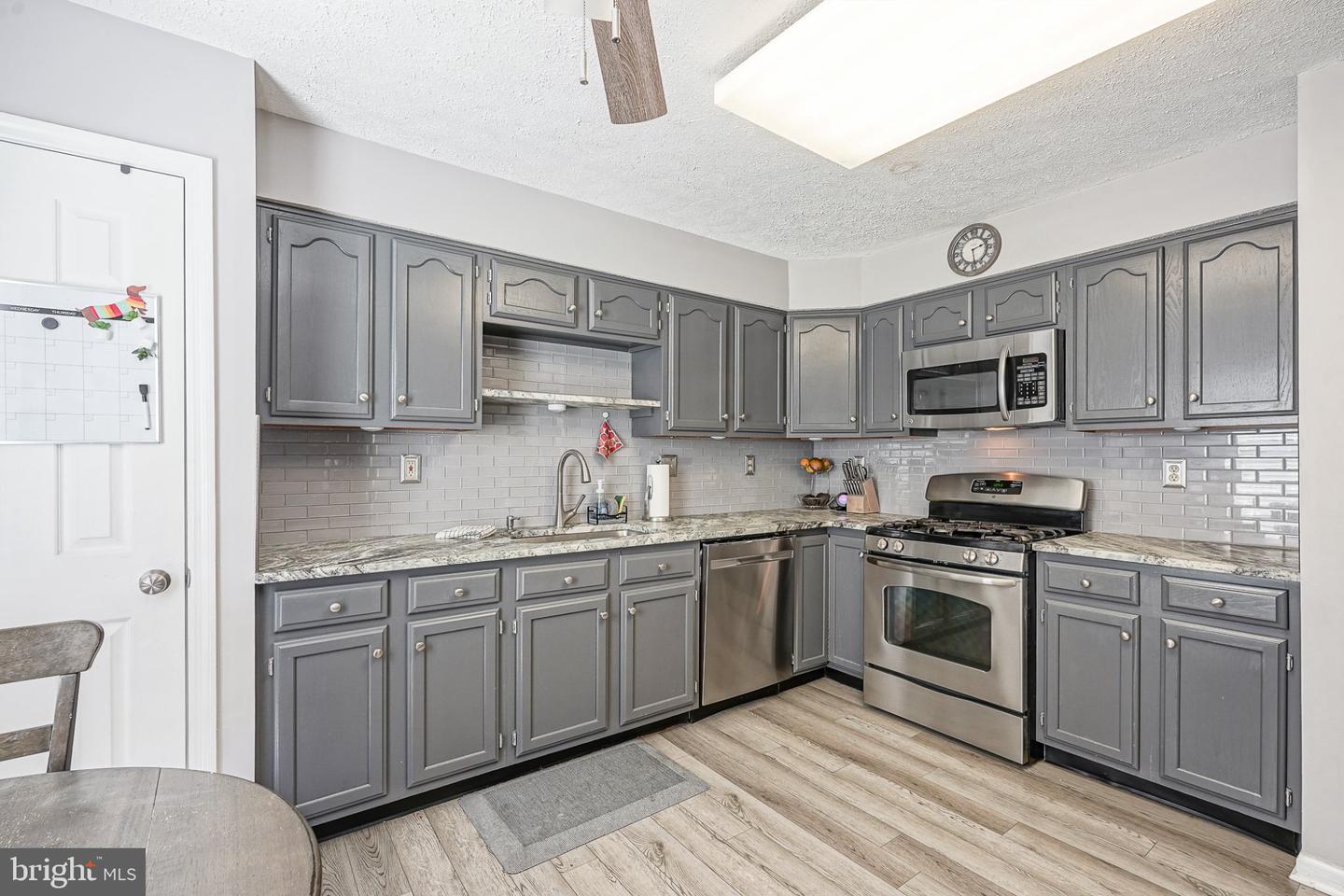 90 Hetton Ct Property Photo 11