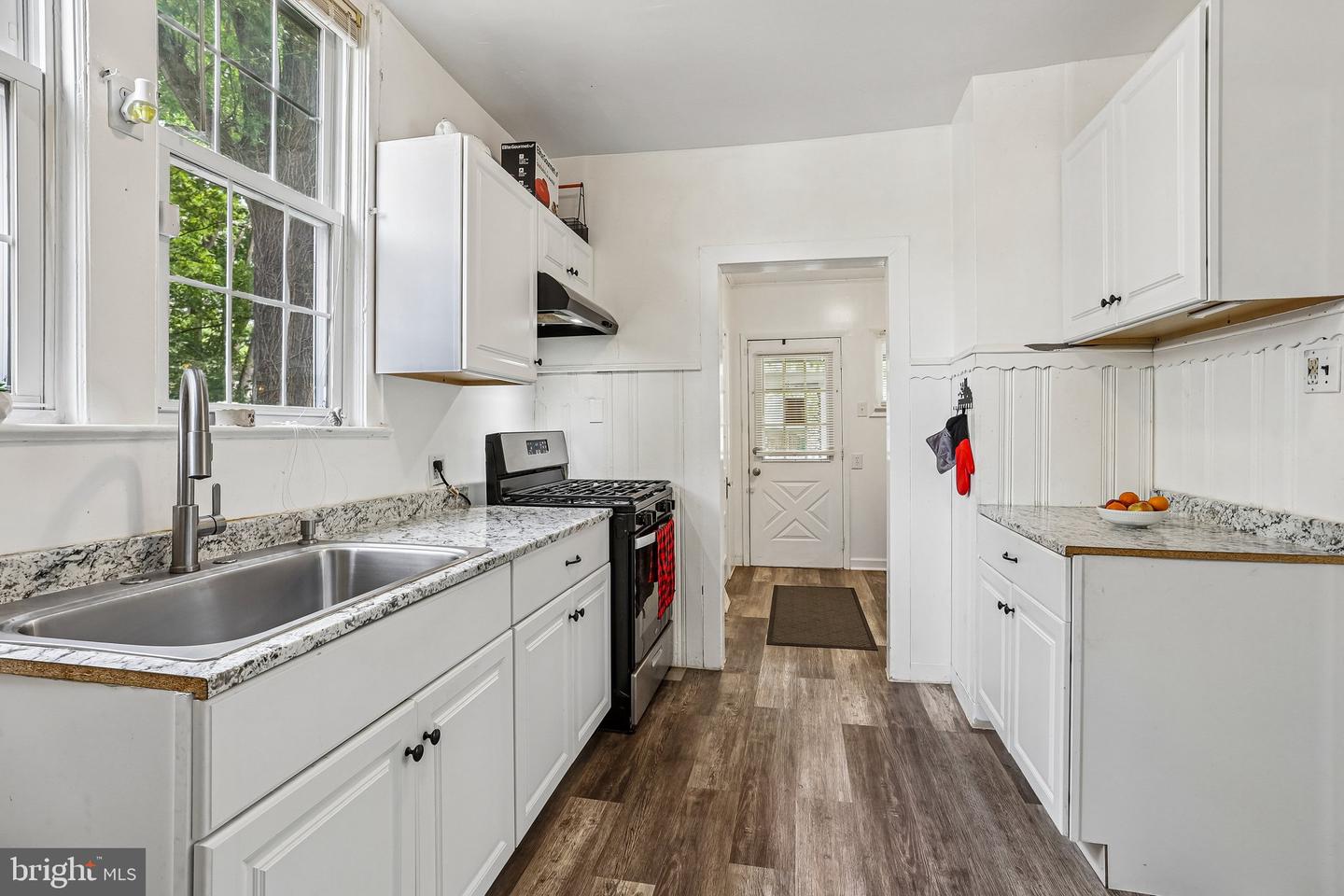 360 Morris St Property Photo 17